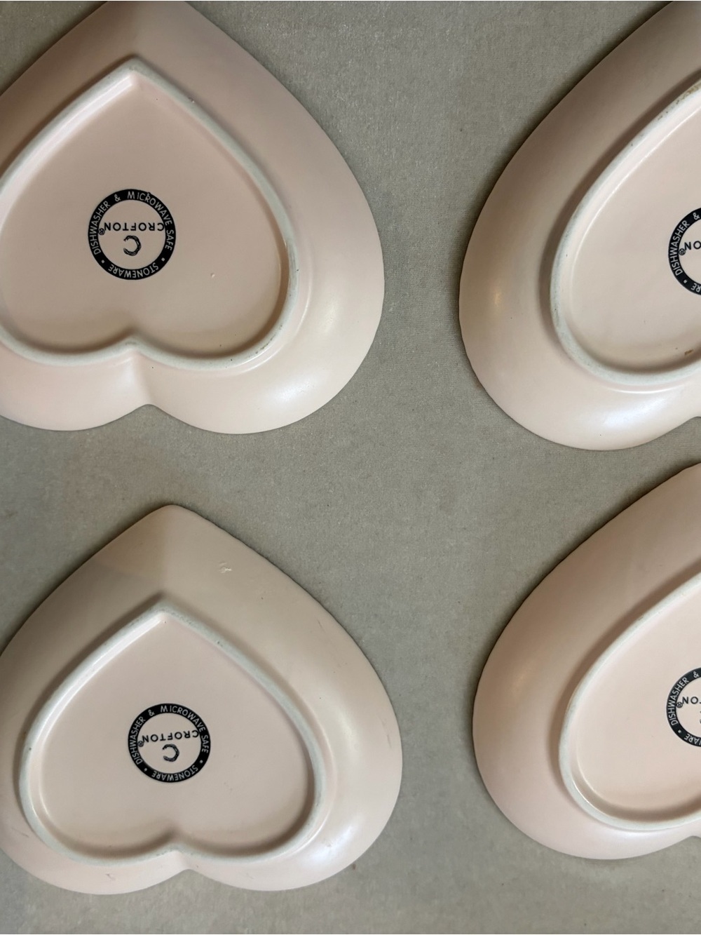 Set of 4 Heart-Shaped Ceramic Dessert Plates in Blush Pink - Picture 4 of 4